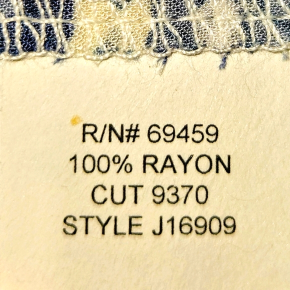 J. VALDI Women's Paisley Print Cold Shoulder Clip - Dot BLouse Size M - Picture 11 of 16